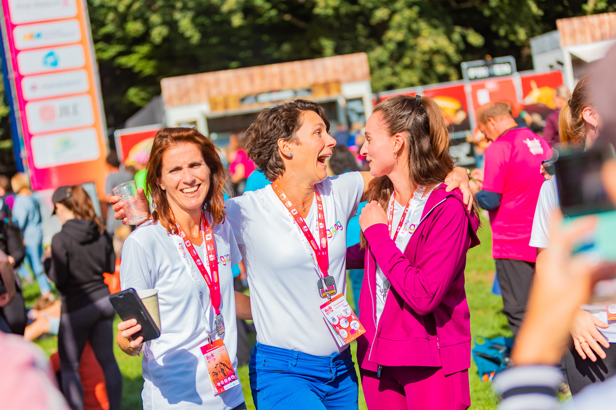 vrouwen bij finish pink ribbon event doe mee regel je eigen ticket